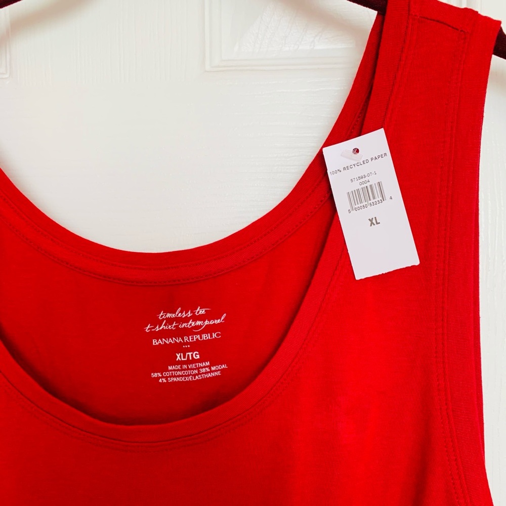 NWT Banana Republic scoop-neck tank. Measures 26” long, 22” pit to pit. - Picture 2 of 4